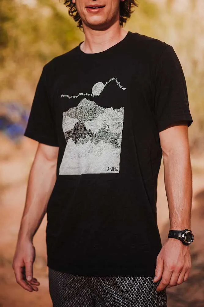 Ascend Mountains Tee - Black